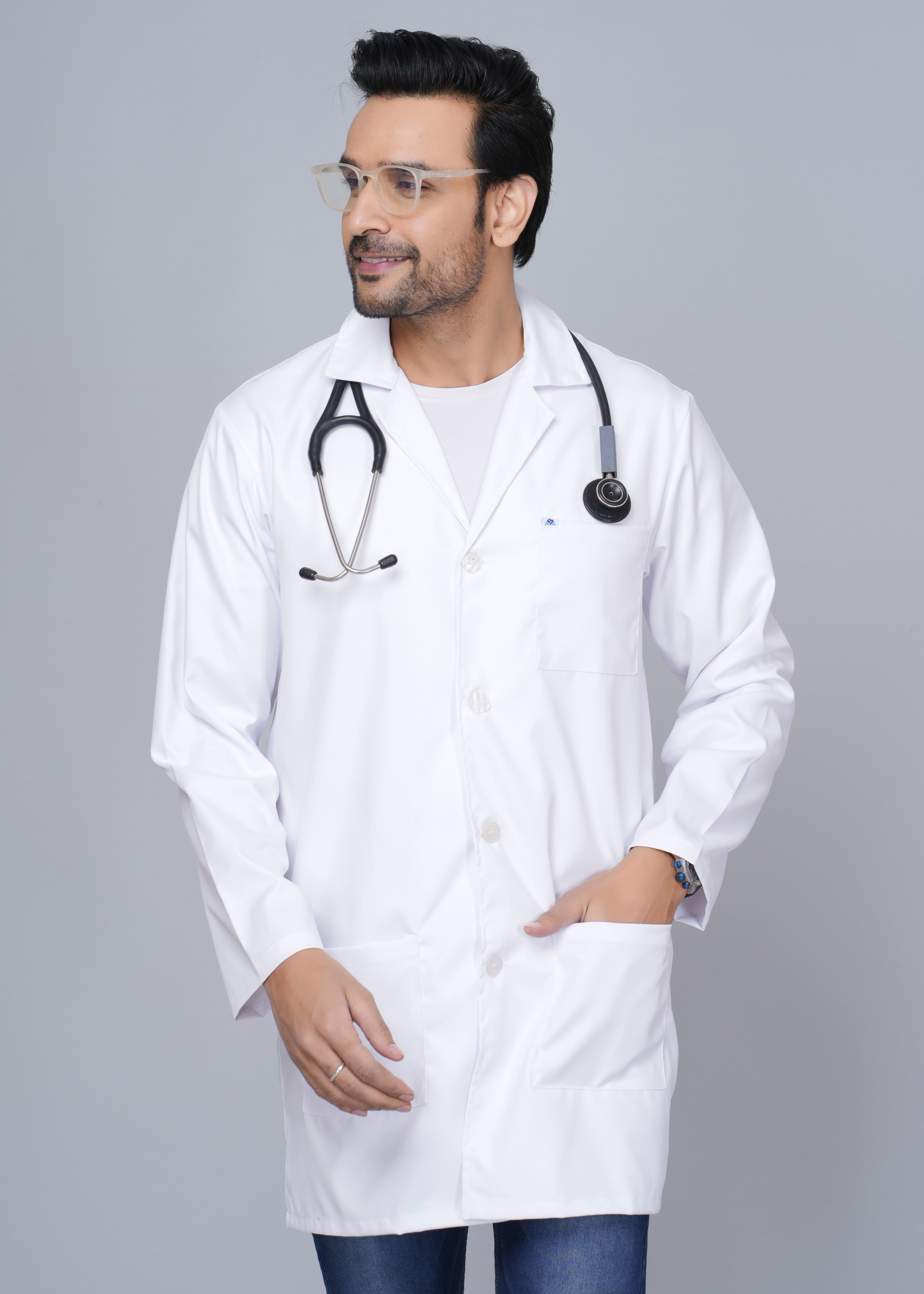 Plain White Lab Coat For Doctor – SanjeevaniMedicare - Main Image
